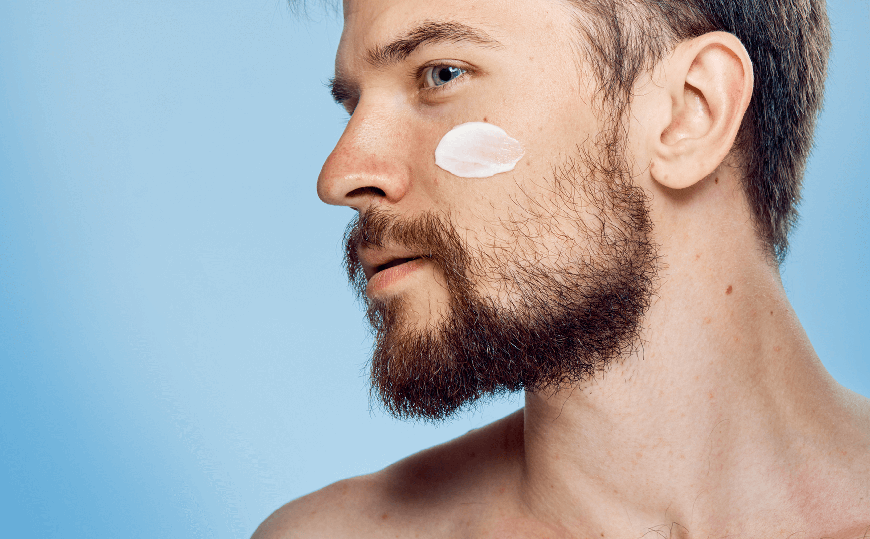 Dermokosmetyki dla mężczyzn – jakie produkty do pielęgnacji powinny się znaleźć w męskiej kosmetyczce?